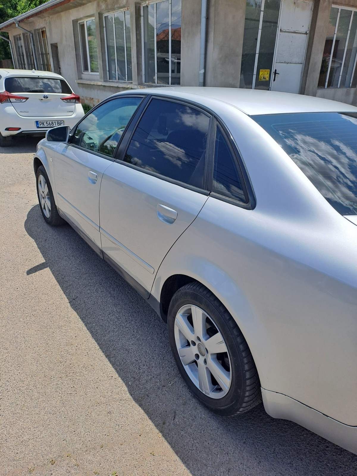 Автомобил Ауди А4
