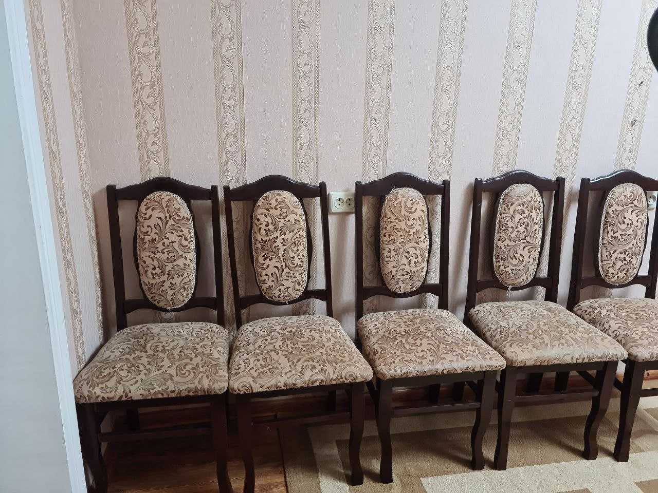 Стол и 6 стульев