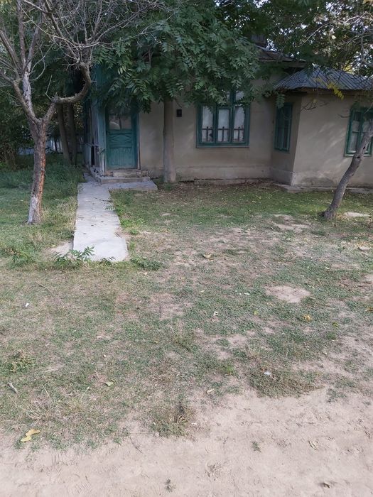 Vând casă bătrâneasca