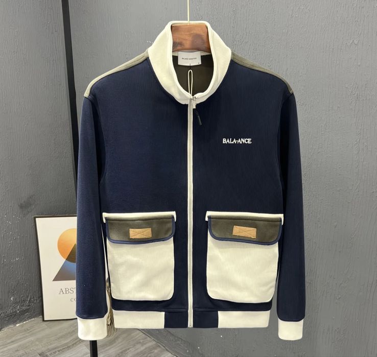 Balenciaga xamma razmerdan bor