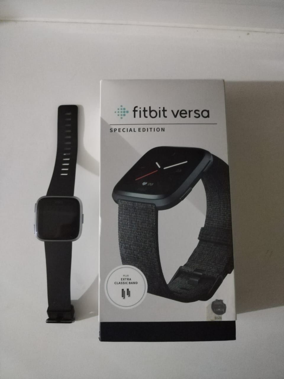 Продам смарт-часы Fitbit Versa Spetial edition