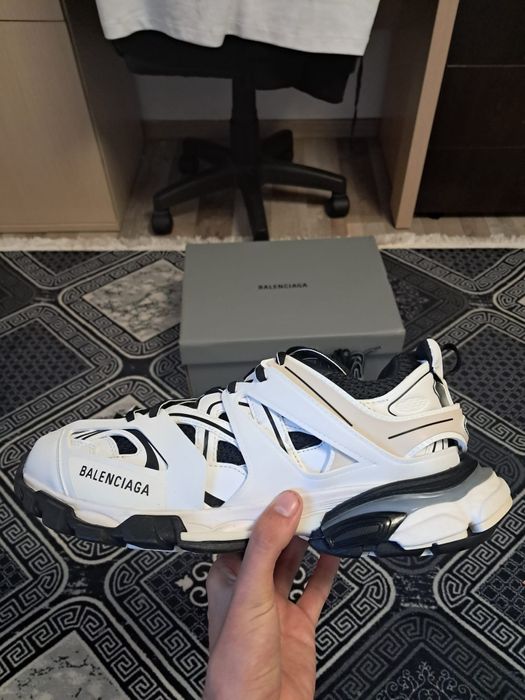 Balenciaga track noi cu eticheta