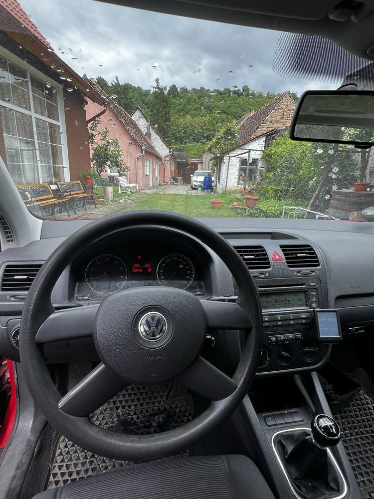 Golf 5 1.4 fsi 90cp, in doua usi