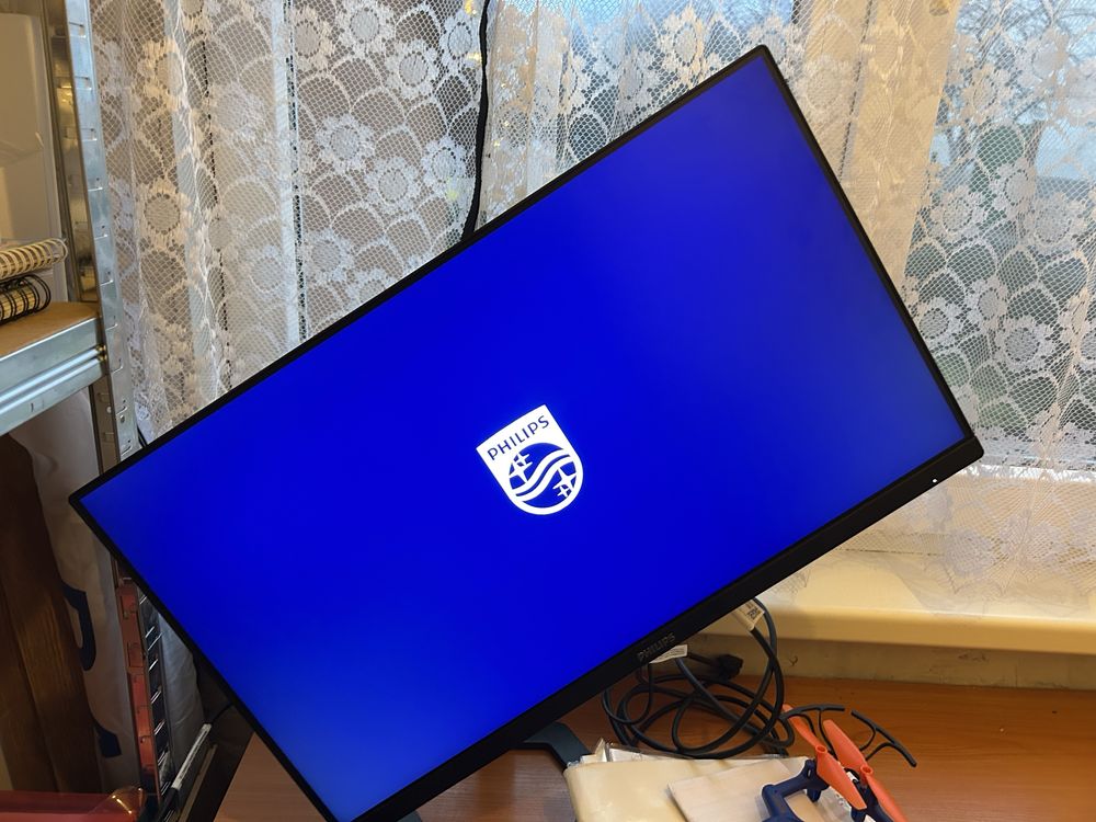 Монитор philips.