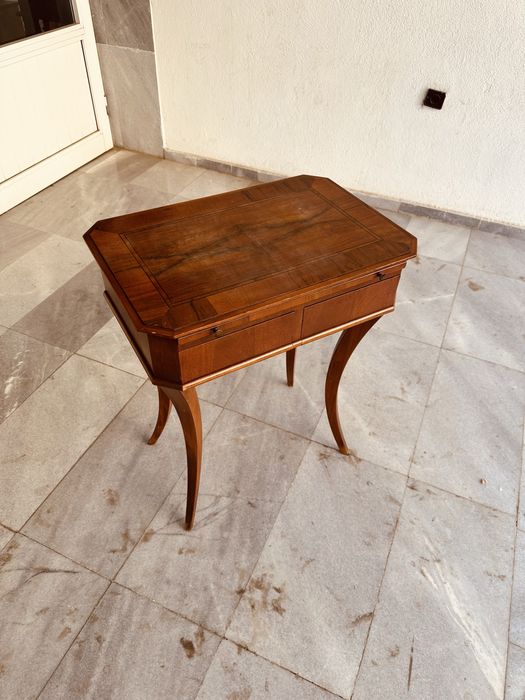 Антикварна писалищна маса / тоалетка с изтегляща се плоскост