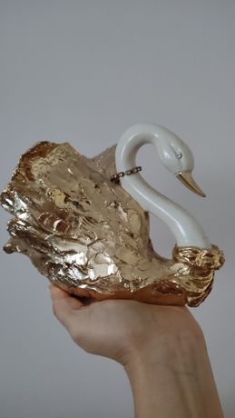 Большой лебедь золотой