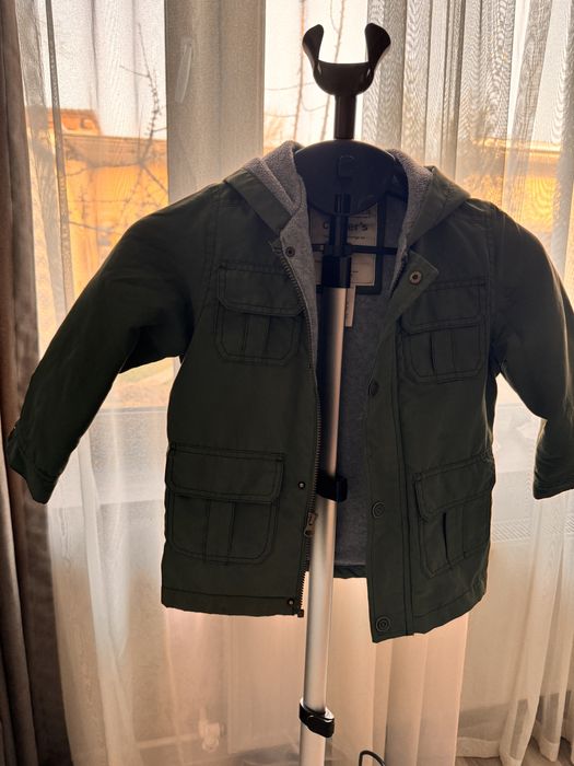 Продается курточка Carters на 6 лет