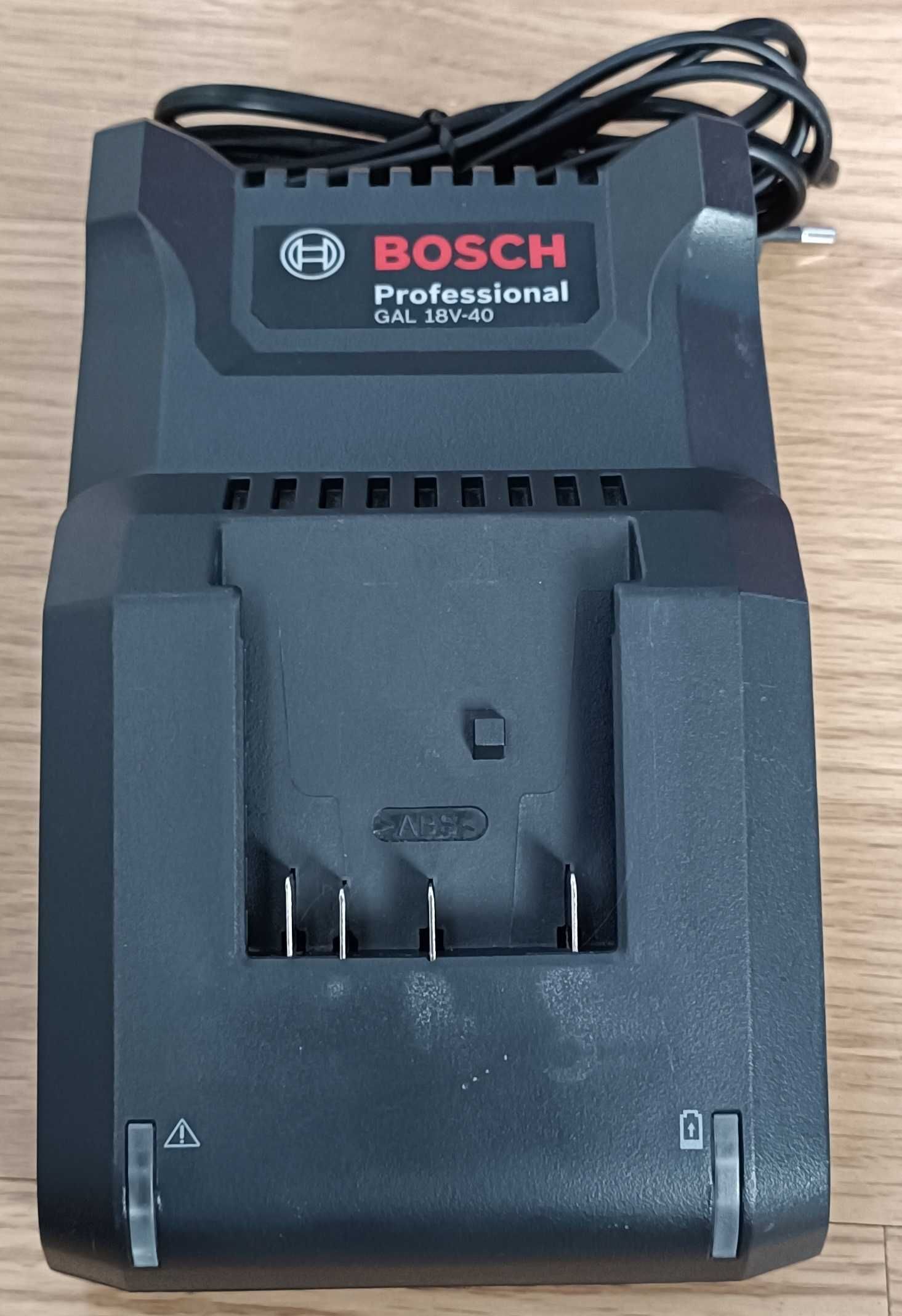 Incarcator Bosch 18V