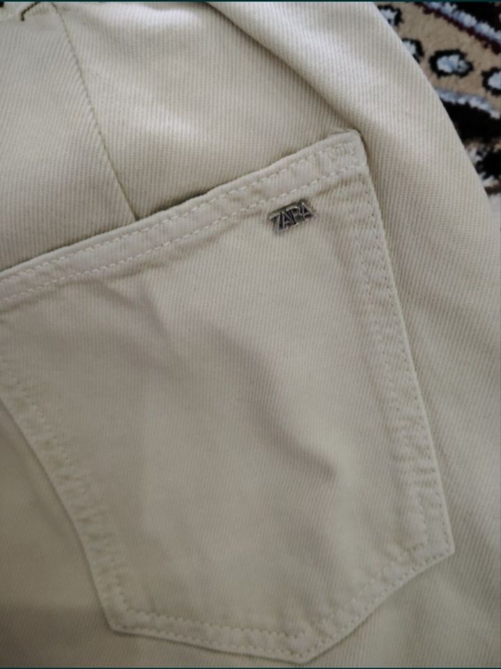 ZARA белые джинсы