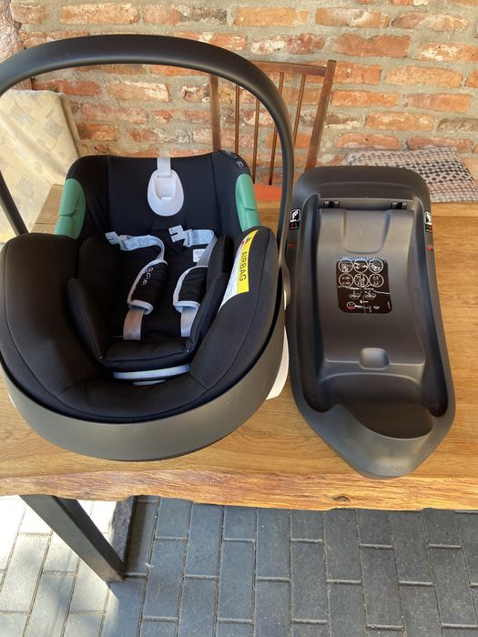 Scoica cybex Aton B2 i size cu baza volcano black inclusa