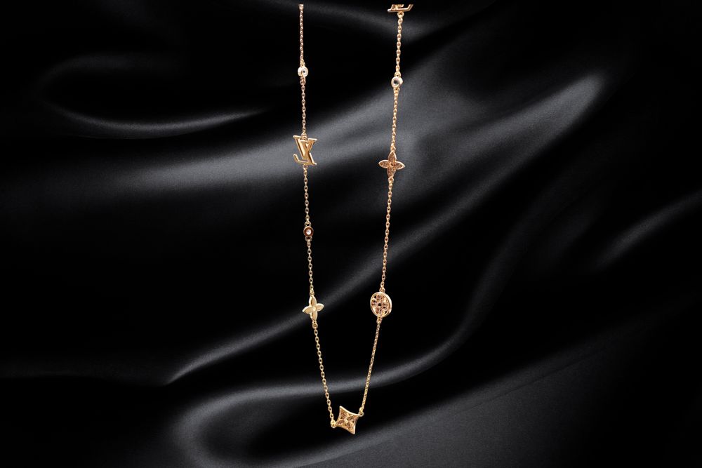 Lantisor Louis Vuitton, placat aur 18k