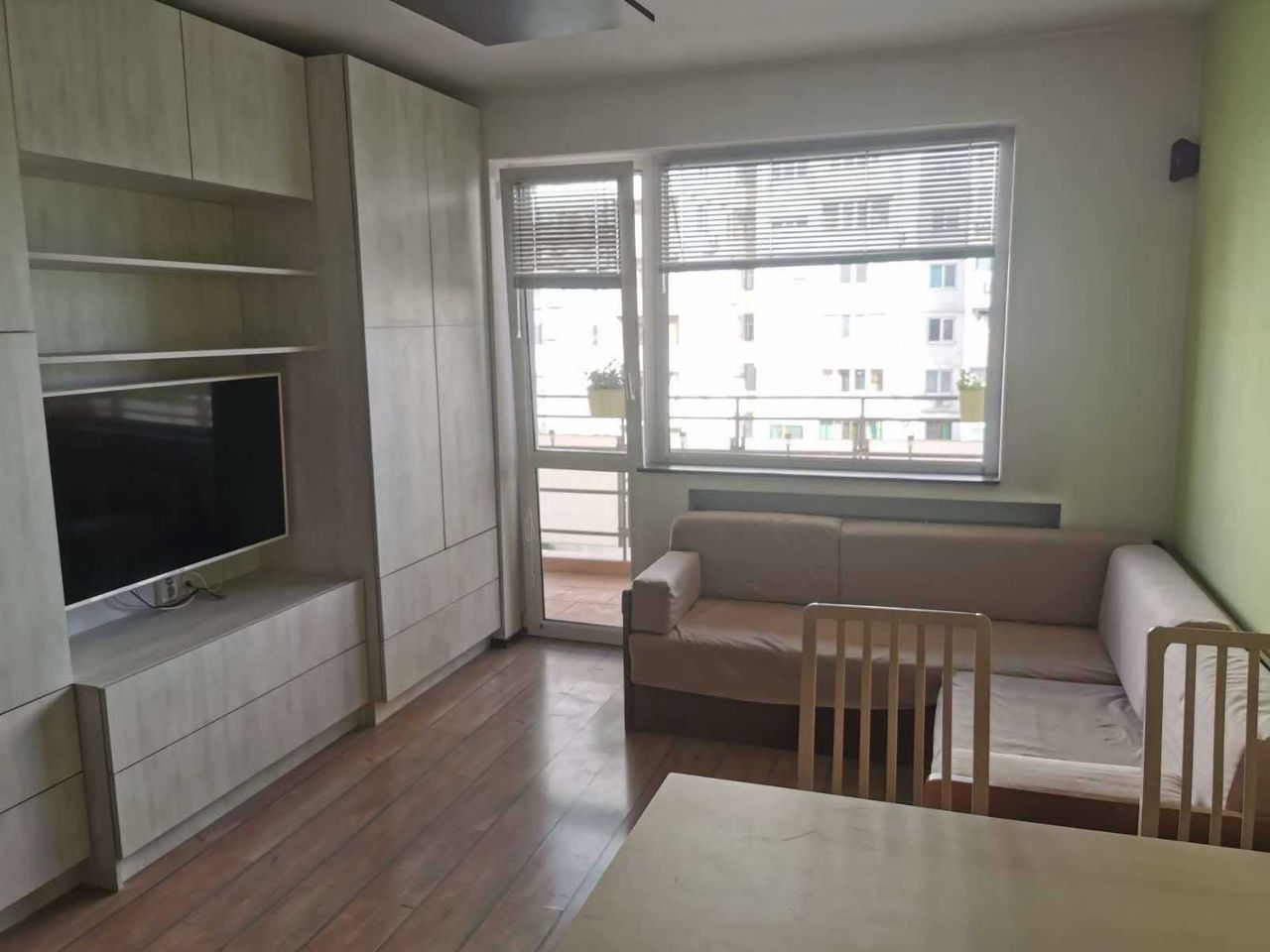 Дава се под наем Двустаен апартамент в София, Люлин 10 - 54 кв.м за 561 € - Снимка #2
