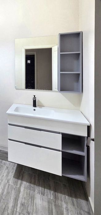 Продам раковину с тумбой и зеркалом 25тысяч