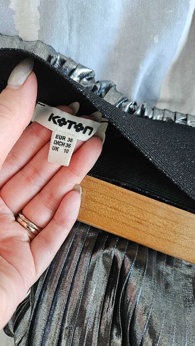 Fusta argintie Koton