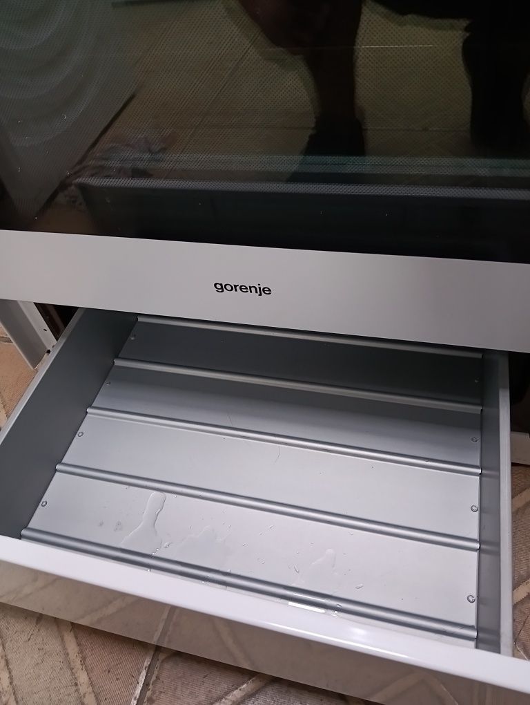 Свободно стояща печка с керамичен плот Gorenje 2 години гаранция!