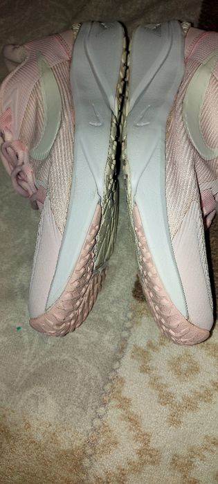 Маратонки nike 39 номер