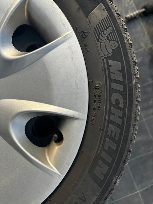 Roti M+S bmw 205/55 R16 cu capace originale