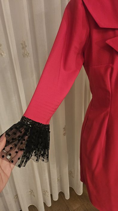 Rochie tip sarafan roz fucsia cu negru,  fundita dantela