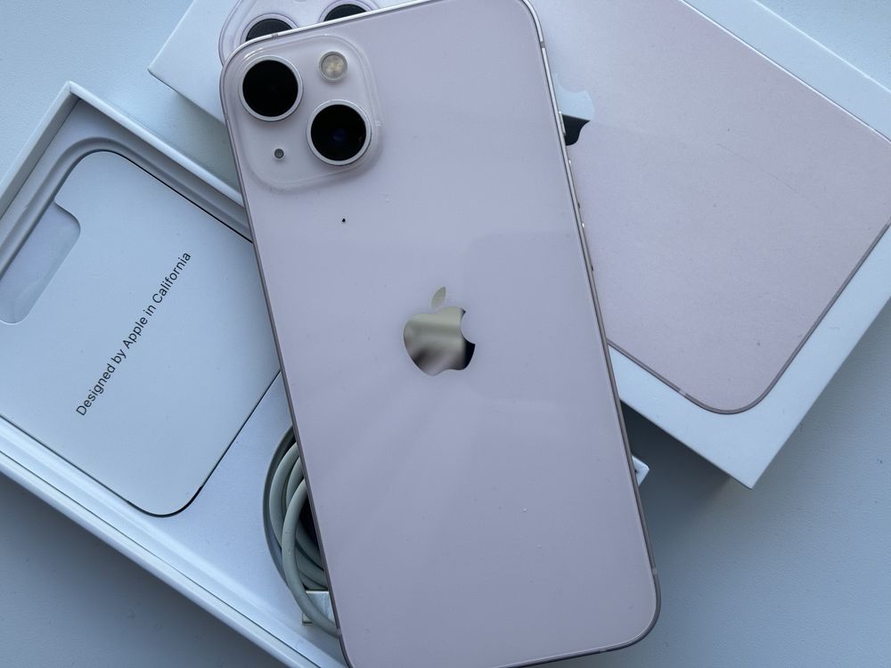 Iphone 13 в нежно розовом оттенке