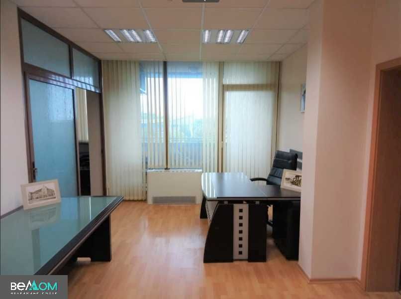 Дава се под наем Офис в Варна, Спортна зала - 87 кв.м за 816 € - Снимка #1
