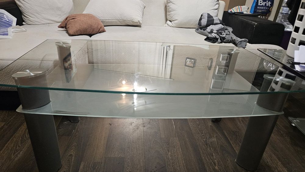 Мебели - шкаф/скрин, етажерки и стъклена маса