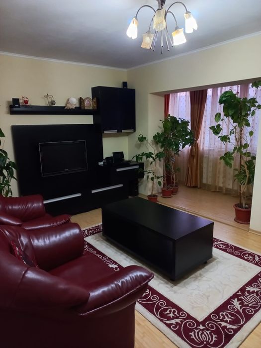 Apartament 3 camere central, Husi jud. Vaslui
