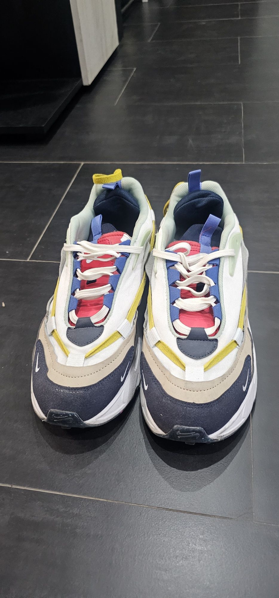 Маратонки nike женски