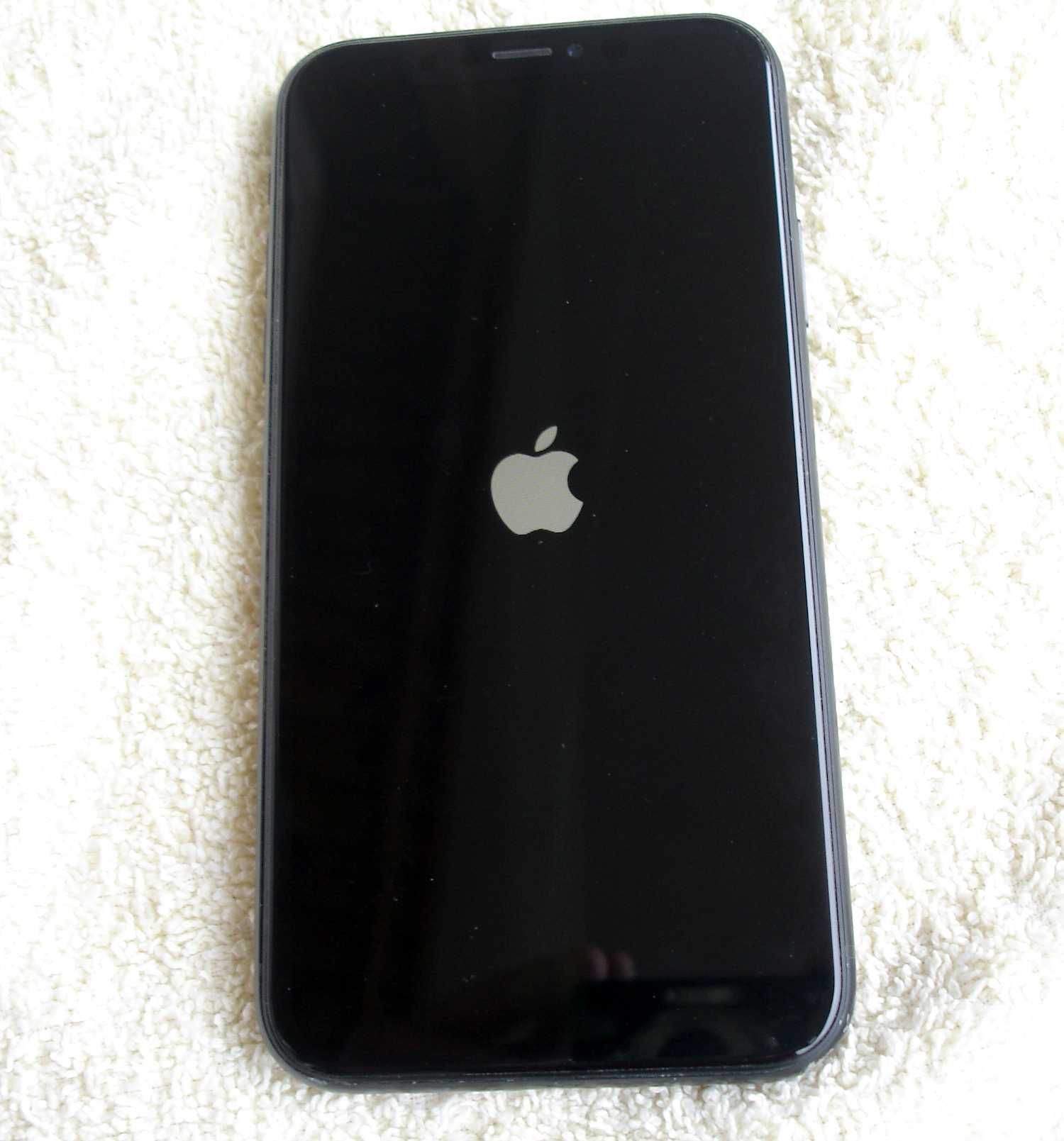 Apple iPhone XR - смартфон, телефон