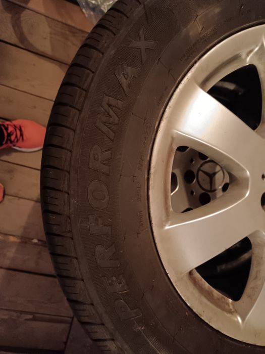 Гуми с джанти Мерцедес