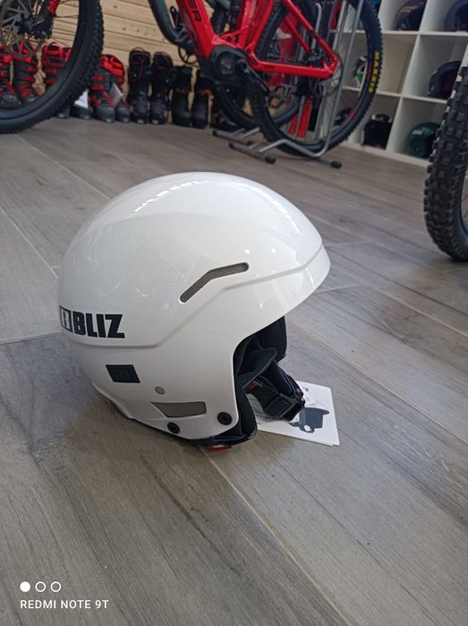 Каски за ски Bliz