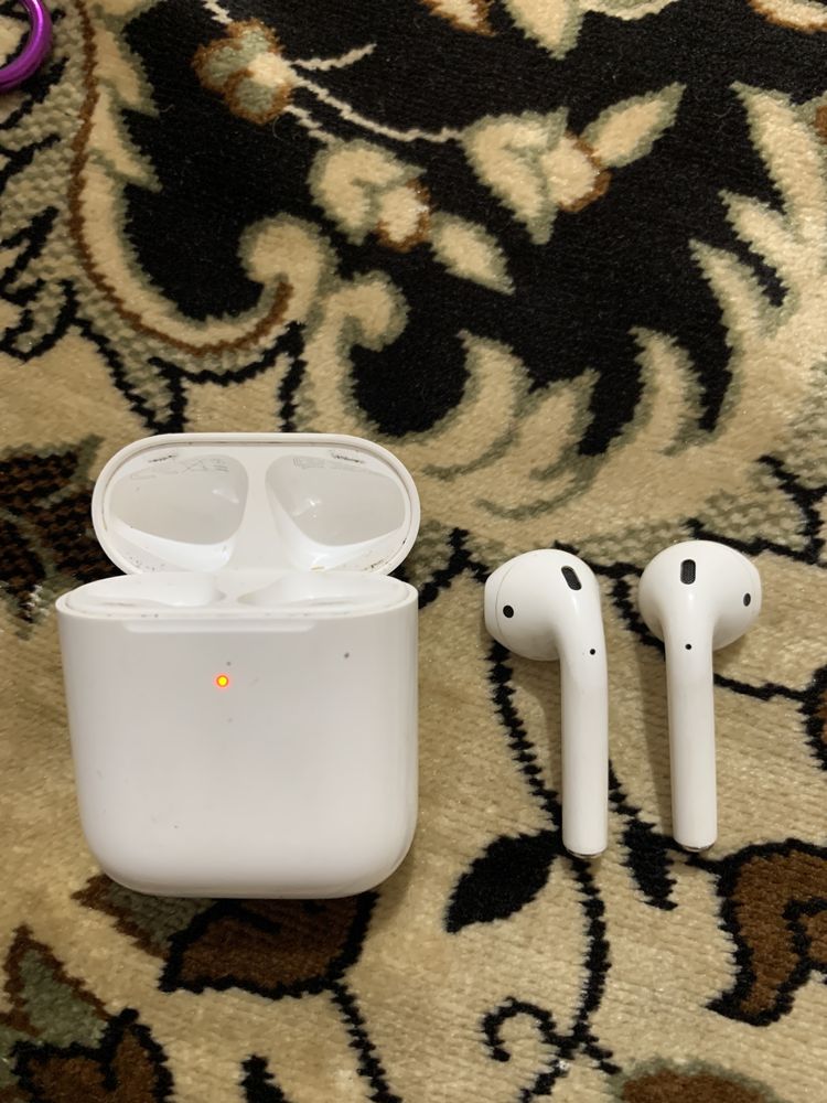 Продам Airpods 2 оригинал все работает коробка есть