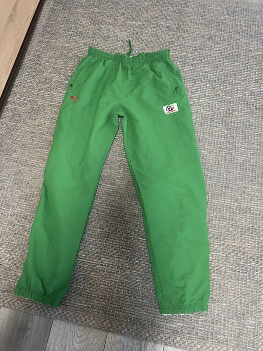 Vând pantaloni de trening .