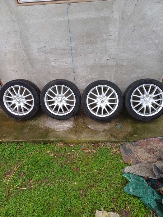 Vând jante pe 17 originale VW cu cauciucuri de iarnă  profil 6mm.
