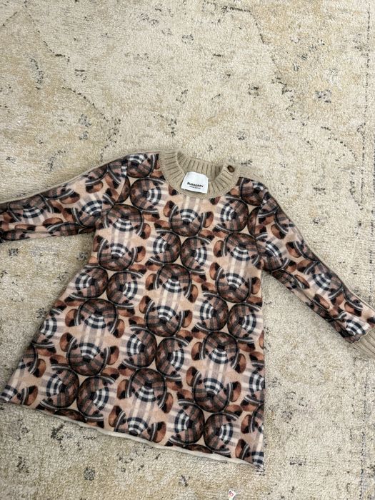 Рокля Burberry .