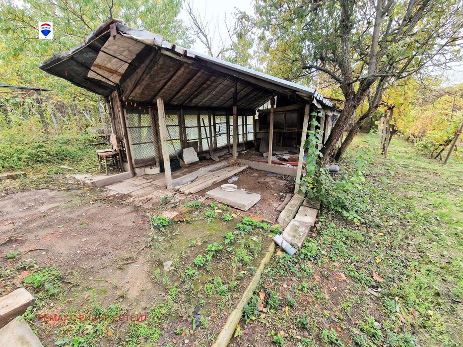 Вила на два етажа в.з. Долапите