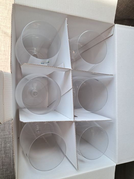 Чаши и чинии нови