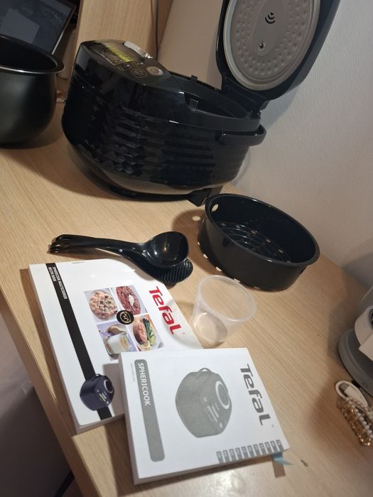 Vând Multicooker Tefal