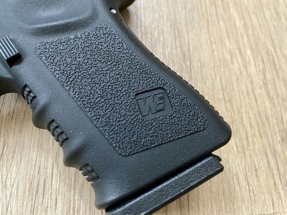 Еърсофт Пистолет Glock 19 We Tactical