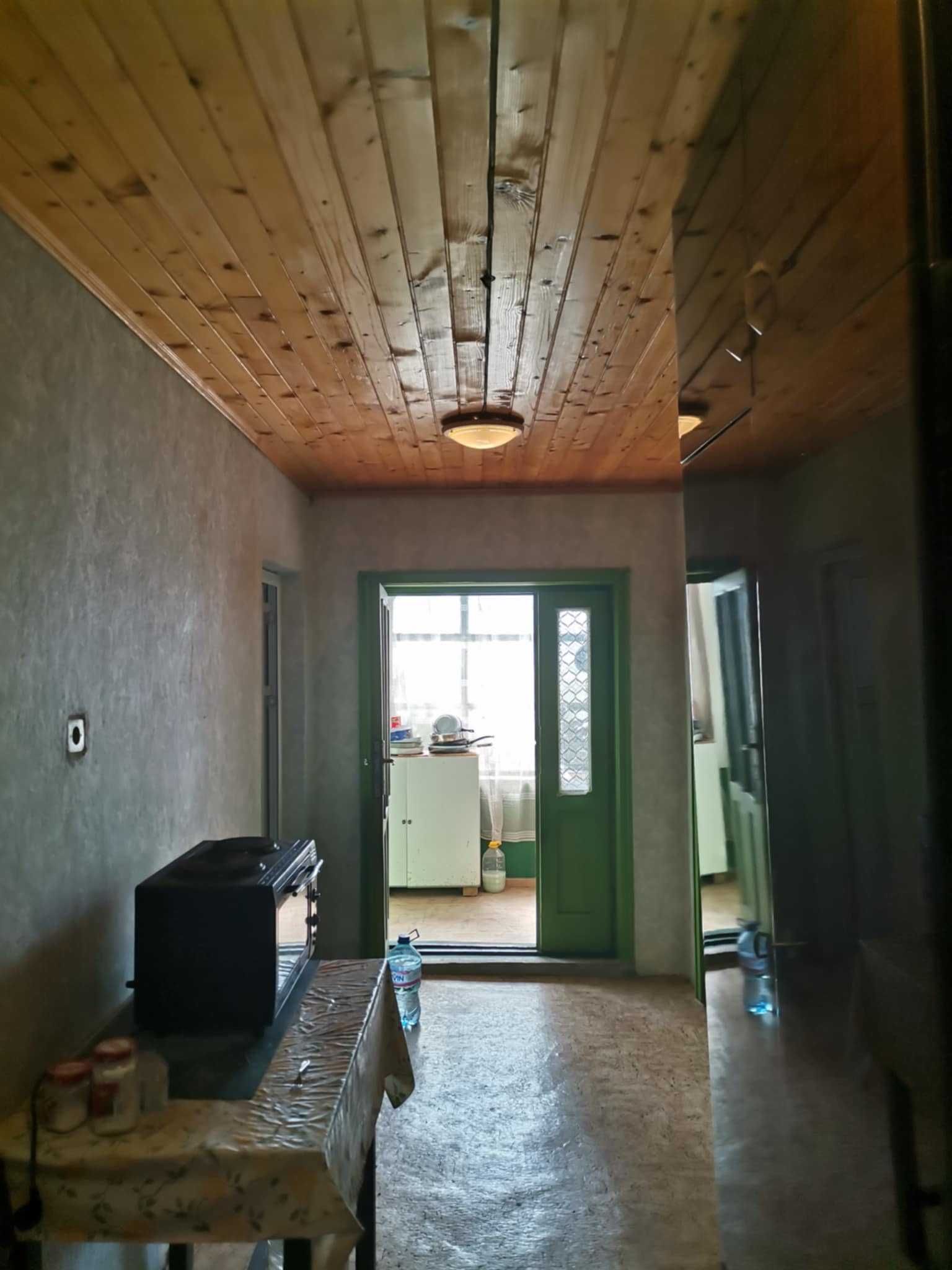 Къща с гараж и барбекю в село Господиново
