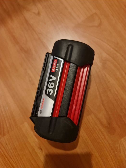 acumulator bosch 36v si incarcator