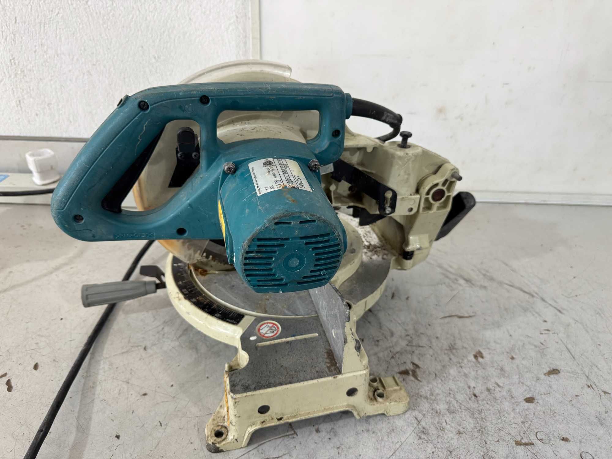 Циркуляр пендула - Makita 110 V / 1650 W / 255 mm