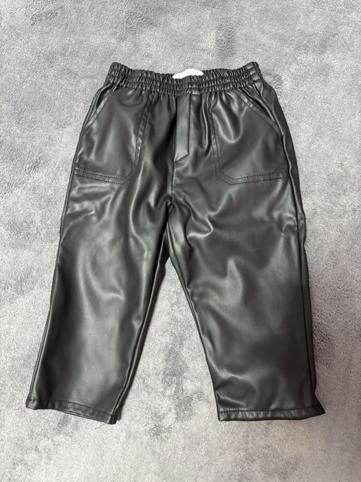 Pantaloni zara piele 92& bluza zara 86