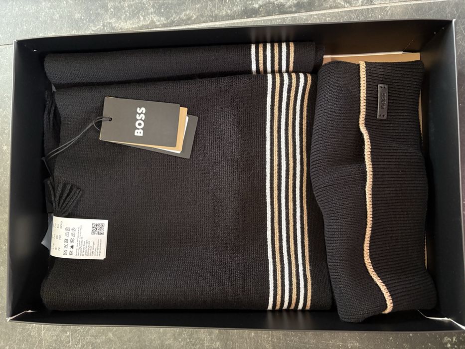 Мъжки коплект шапка и шал Hugo Boss
