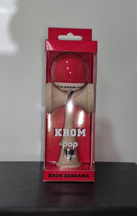 Kendama KROM POP LOL Culori Diverse (Rosu / Roz / Portocaliu)