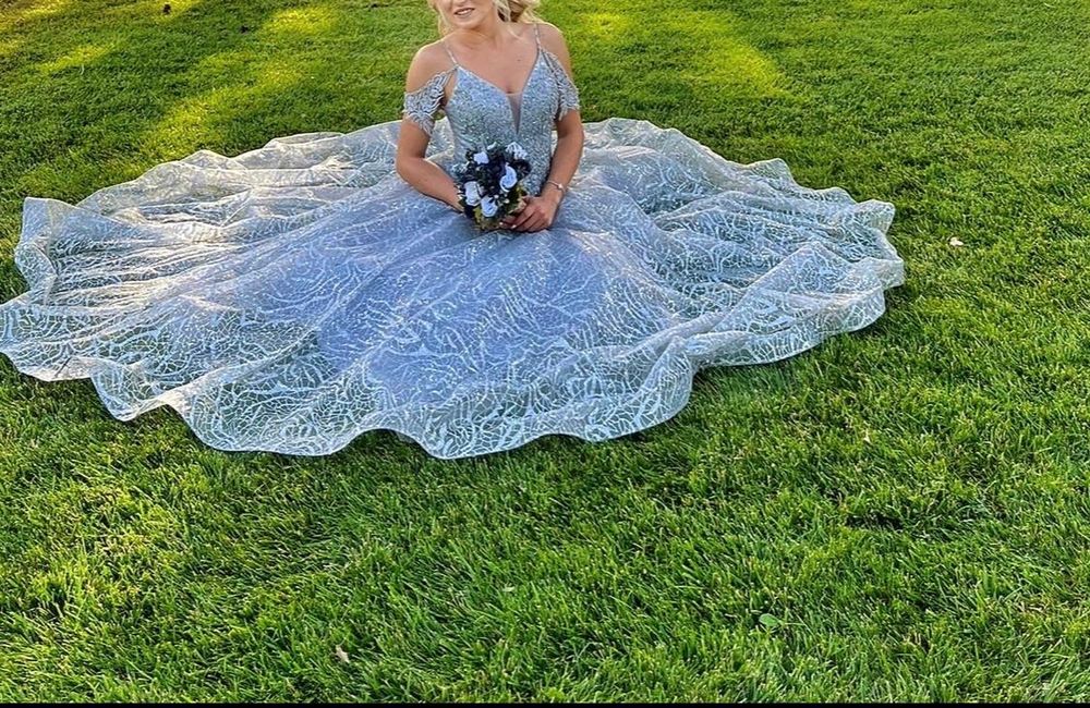 Официална сива рокля с брокат