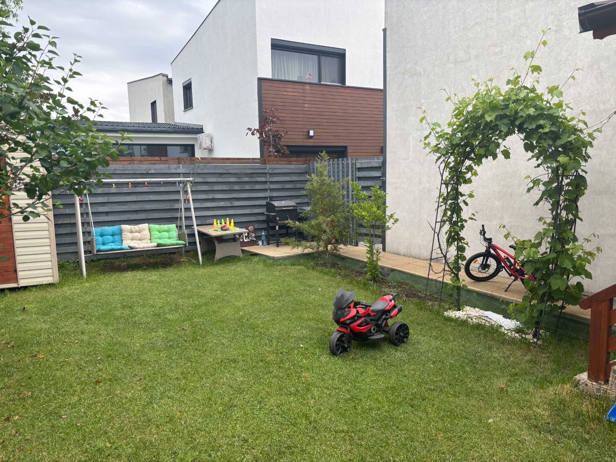 Casă de închiriat în Tunari – ideală pentru familie, în complex privat