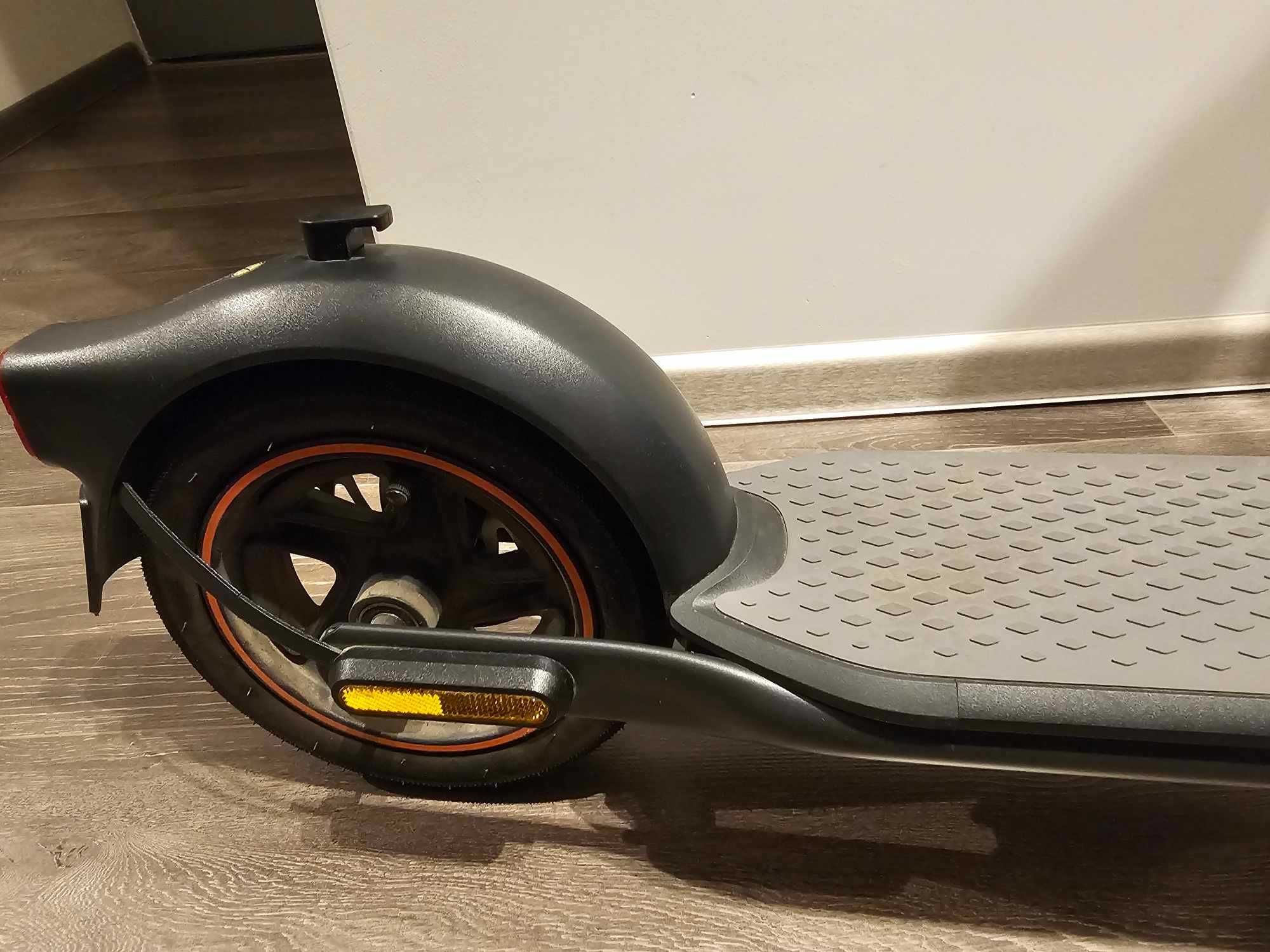 Електрическа тротинетка Segway Ninebot F40E на 66км като нова