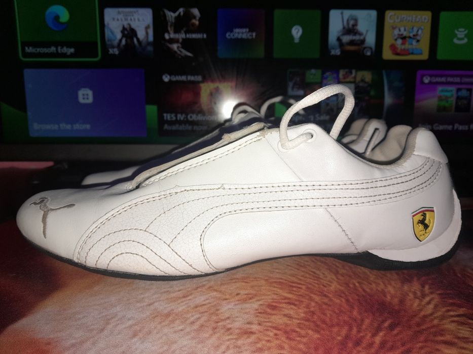 Vând teniși puma future cat ferrari