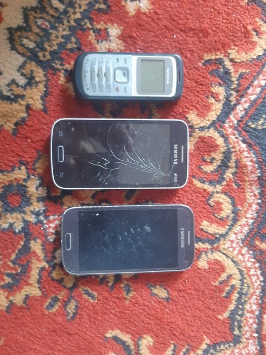 Ескі телефондар сатылады