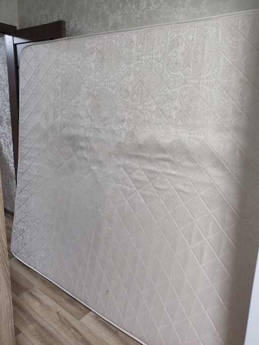 Продам матрас б/у 200*180 см